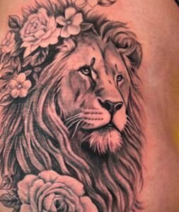 Realism tattoo design of a mother lion with her two cubs – portfolio piece by 8 Millas Tattoo & Piercing Calas de Mallorca