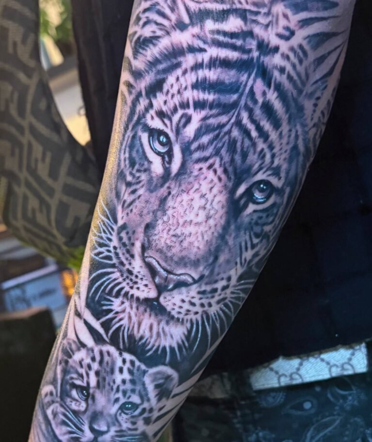 tiger with cub